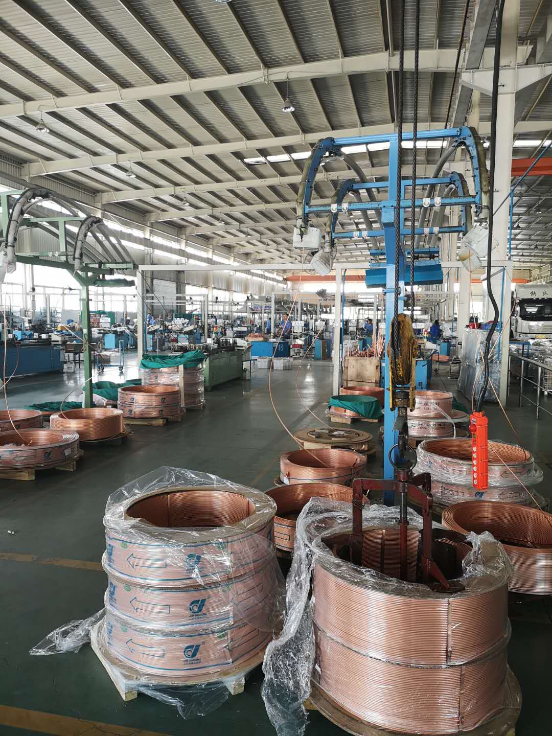 銅管生產(chǎn)現場(chǎng)-配管下料車(chē)間